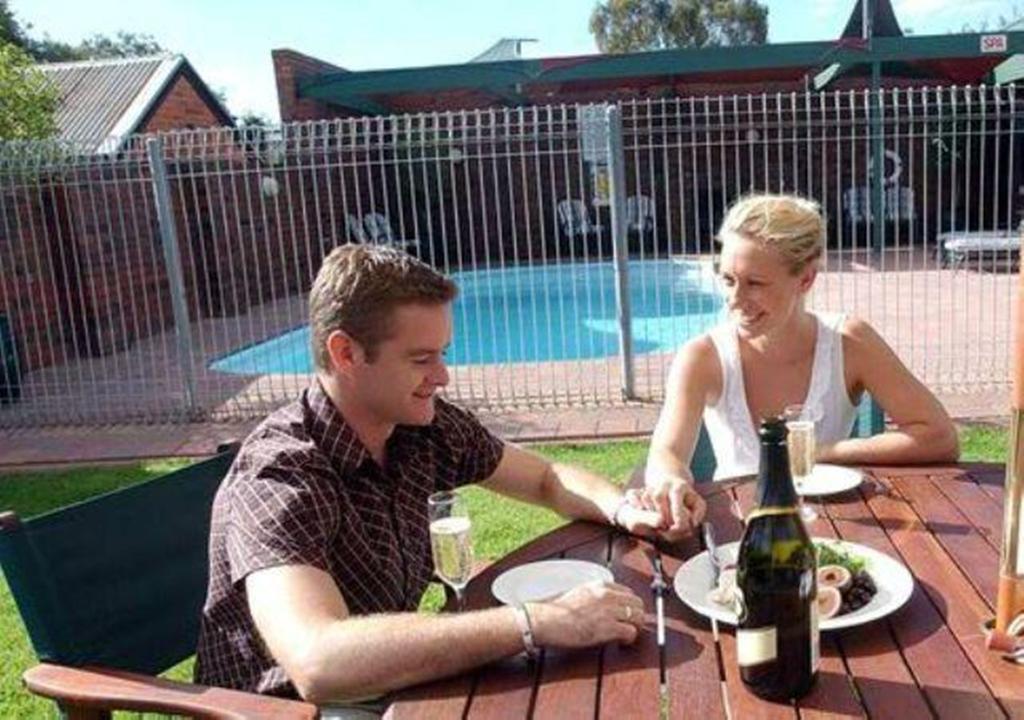 Echuca Nirebo Motel Exteriör bild